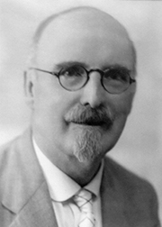 Black and white photo of a man from 1907